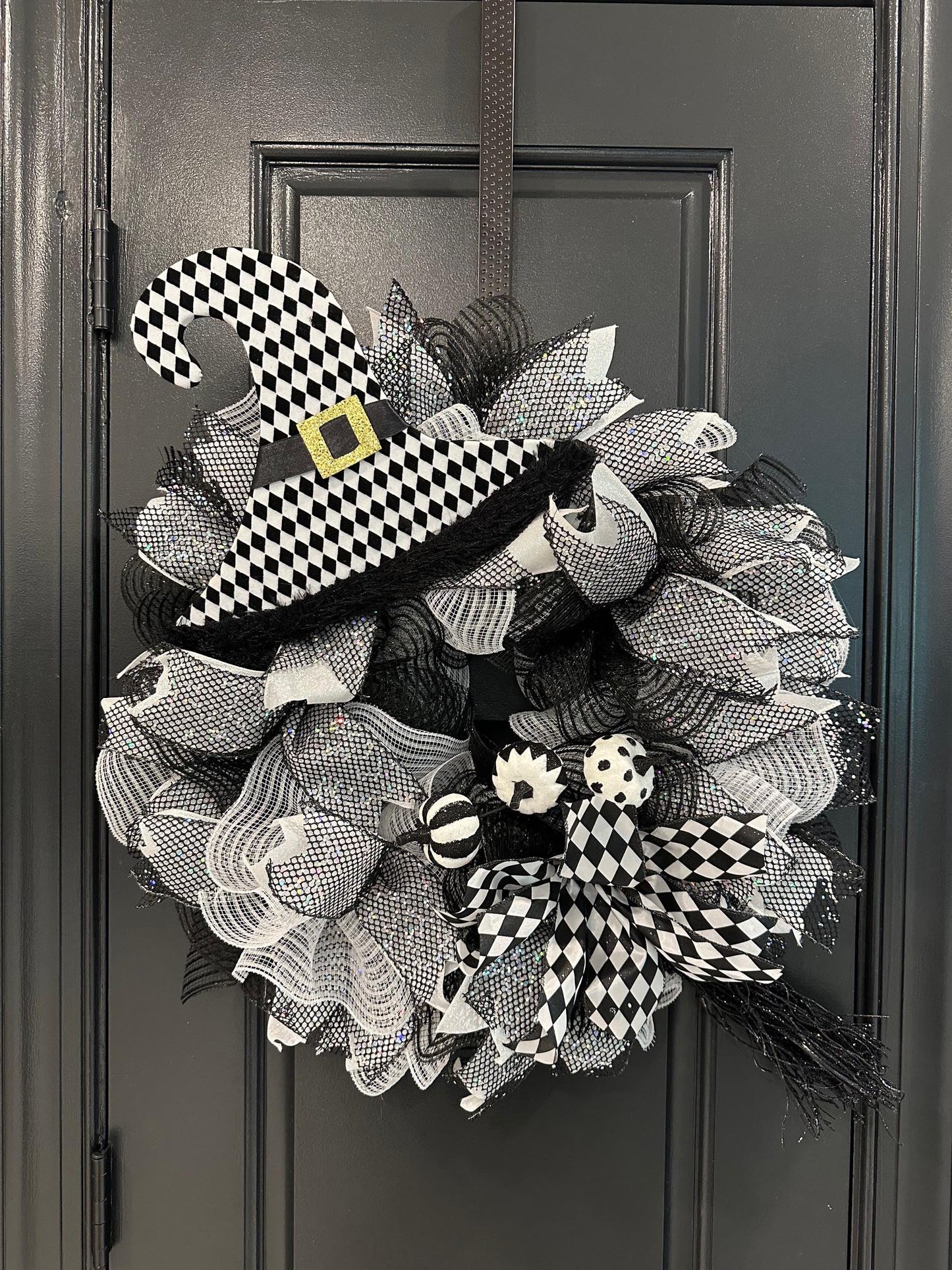 Black & White Harlequin Witch Hat Halloween Wreath – Front Door Décor